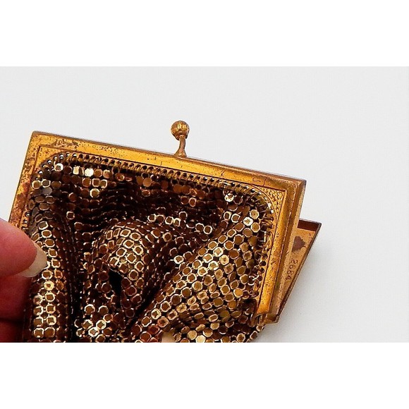 Whiting And Davis Coin Purse Women 2684 Gold Mesh Made in USA 3 x 4 Vintage - Picture 8 of 9